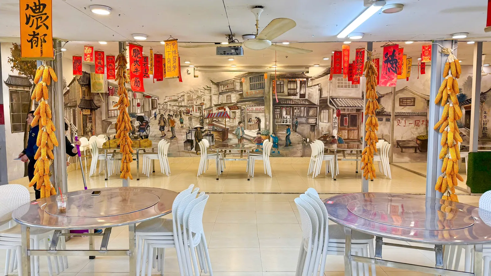 Không gian Lẩu Bò Triều Châu Số 1 – Số 33 Phan Chu Trinh, Phường Cửa Nam, Hà Nội