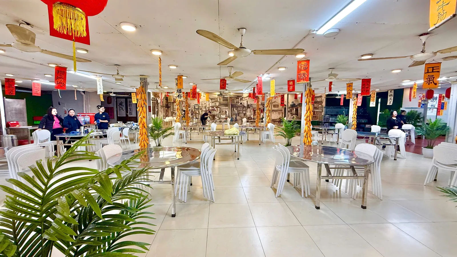 Không gian Lẩu Bò Triều Châu Số 1 – Số 33 Phan Chu Trinh, Phường Cửa Nam, Hà Nội