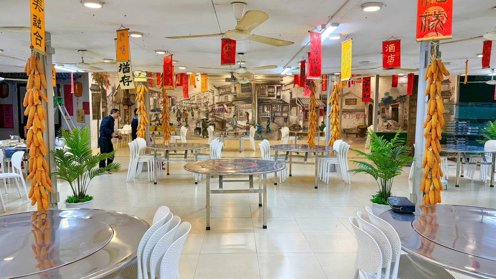 Không gian Lẩu Bò Triều Châu Số 1 – Số 33 Phan Chu Trinh, Phường Cửa Nam, Hà Nội