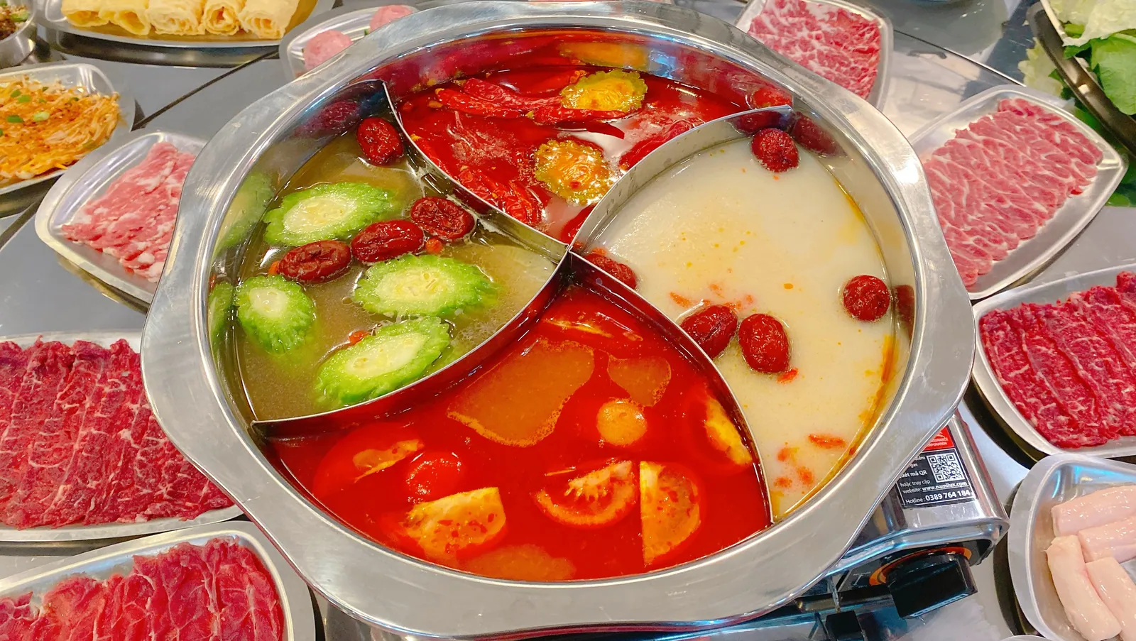 Nồi lẩu bò tươi nóng hổi