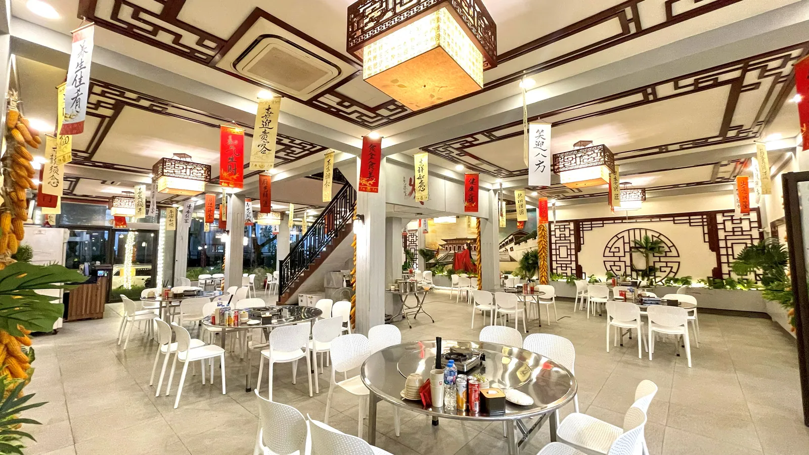 Không gian Lẩu Bò Triều Châu Số 1 – Số 790 Đường Láng, Phường Láng, Hà Nội