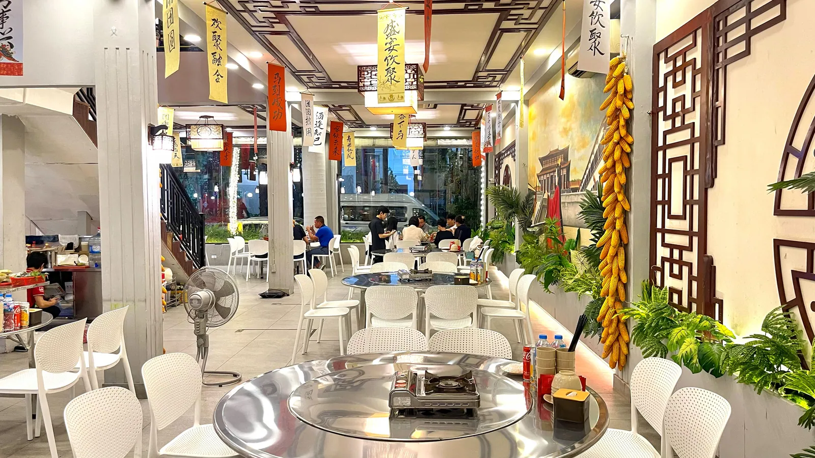 Không gian Lẩu Bò Triều Châu Số 1 – Số 790 Đường Láng, Phường Láng, Hà Nội