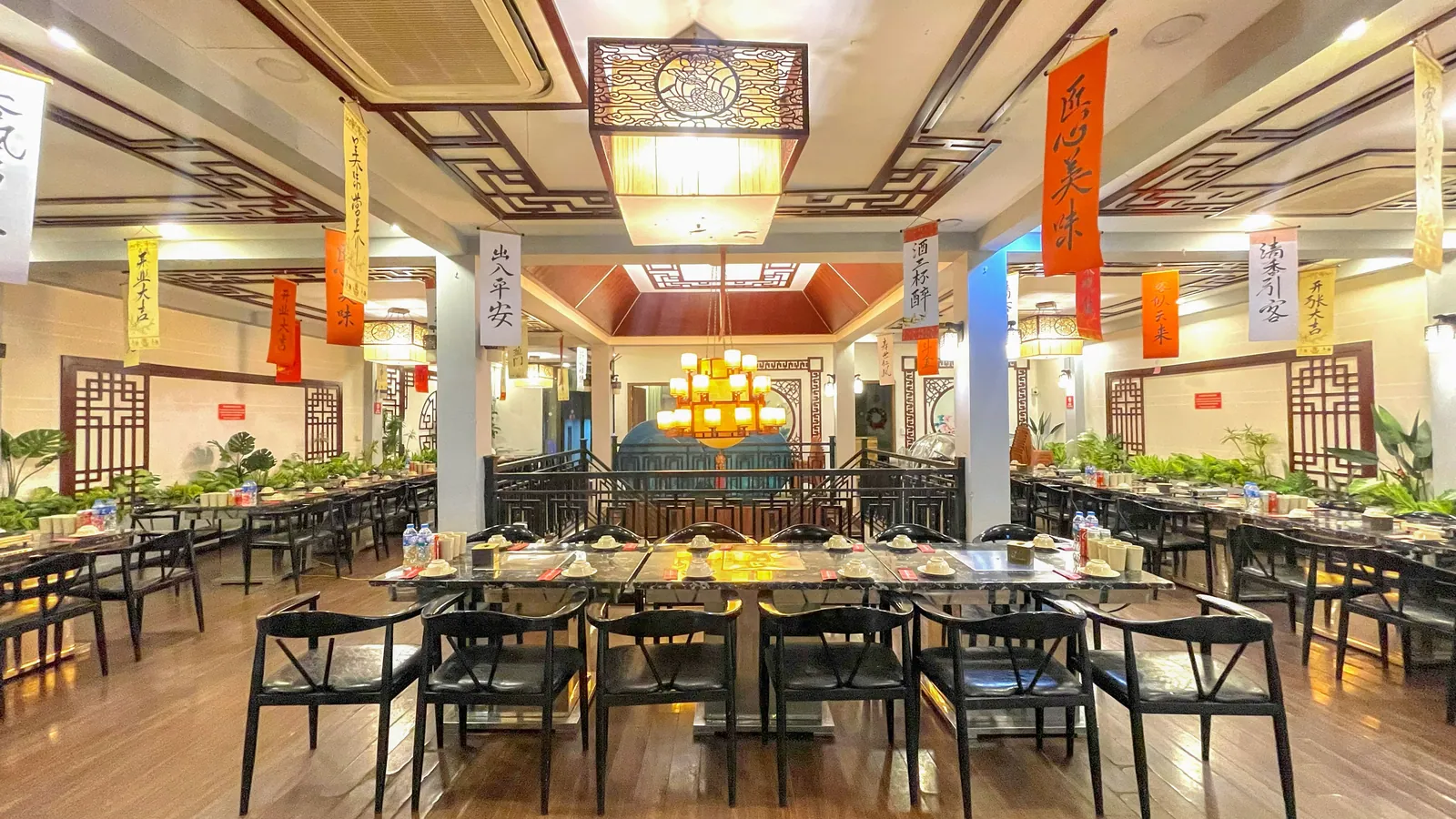 Không gian Lẩu Bò Triều Châu Số 1 – Số 790 Đường Láng, Phường Láng, Hà Nội